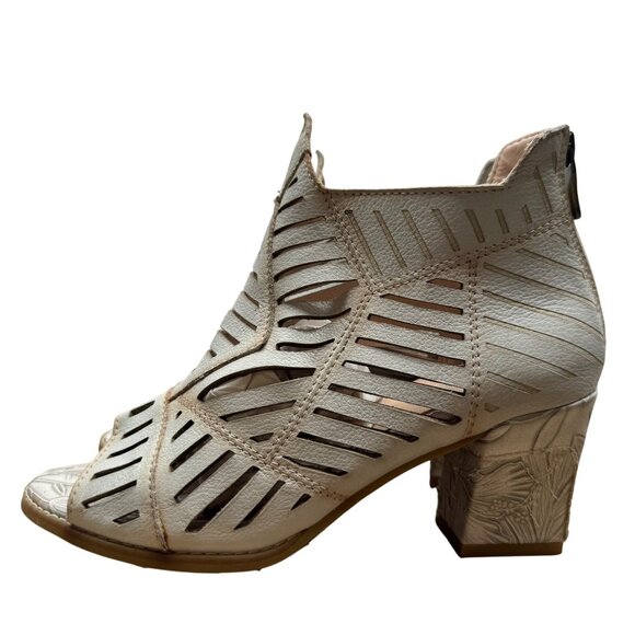 L'Artiste Angular Embossed/cut-outs Peep toe ankle Heel booties Women's sz 8.5 - Picture 2 of 12